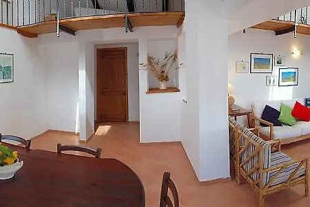 Sleeps 4 Air Con Wifi